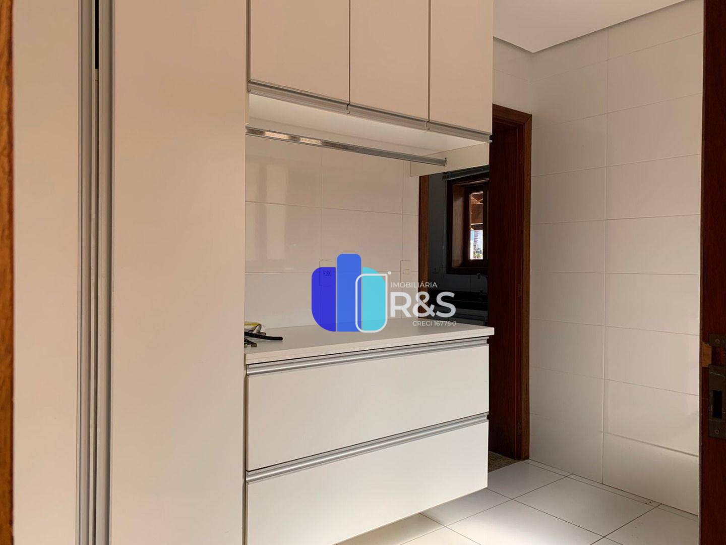 Casa de Condomínio para alugar com 3 quartos, 256m² - Foto 6