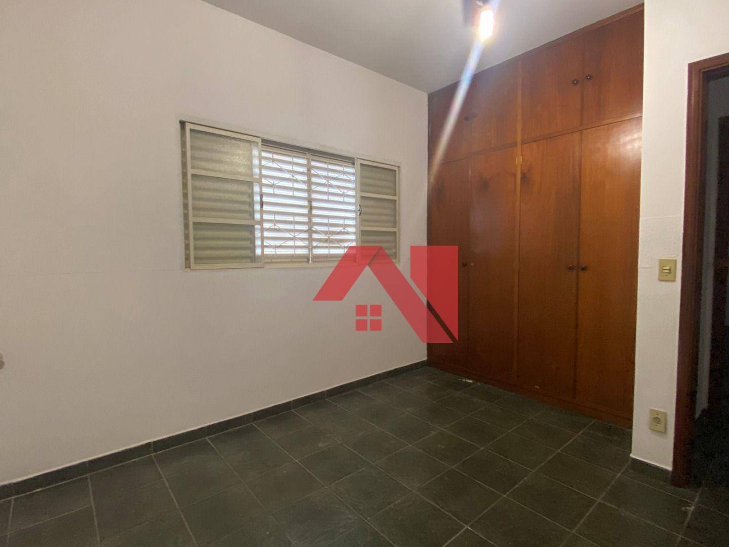 Casa para alugar com 3 quartos, 236m² - Foto 9