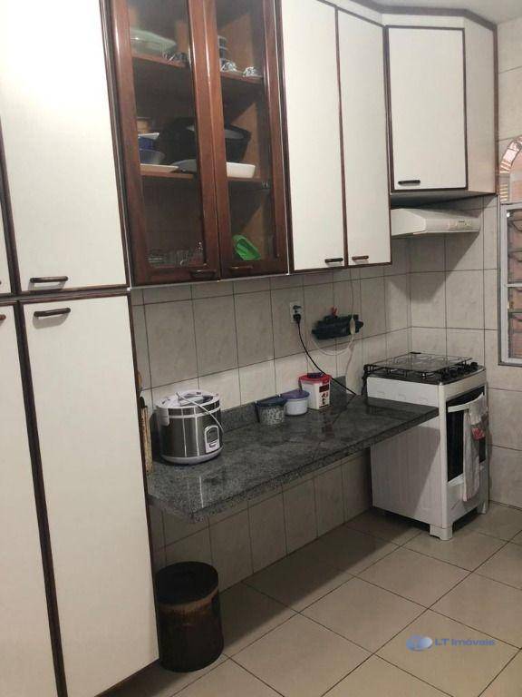 Casa à venda com 3 quartos, 225m² - Foto 5