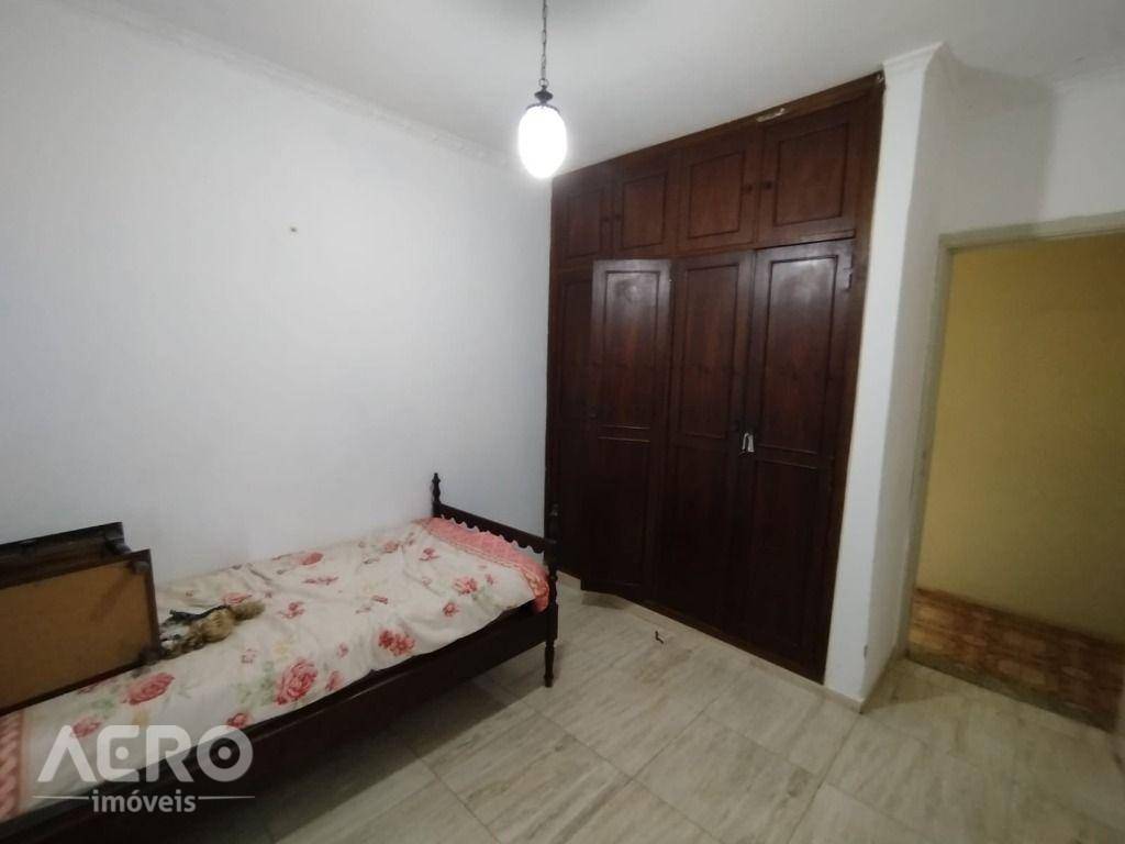 Casa para alugar com 4 quartos, 350m² - Foto 7