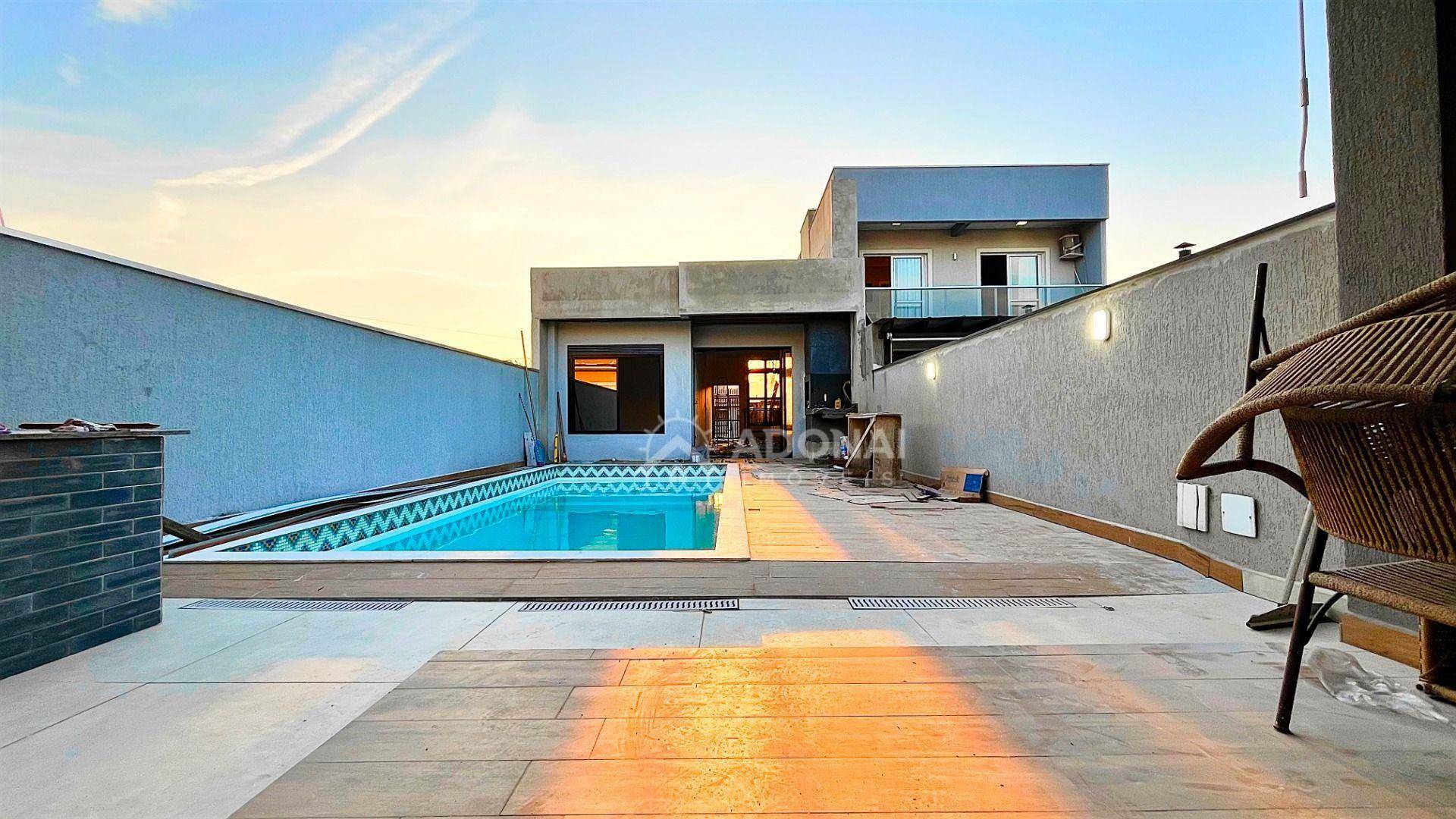 Casa à venda com 3 quartos, 121m² - Foto 1