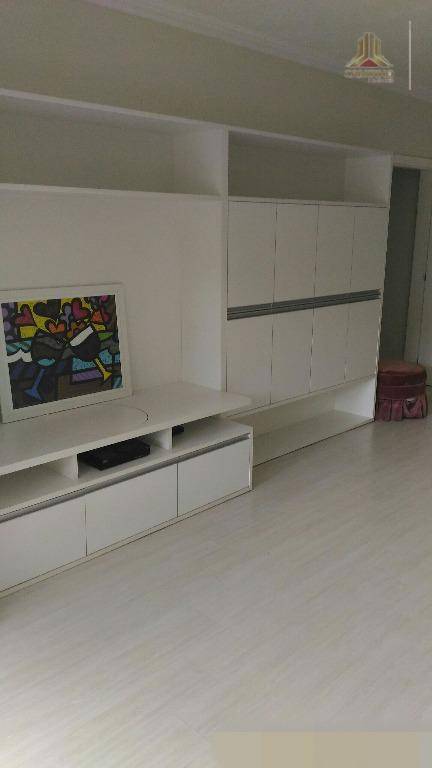 Apartamento à venda com 3 quartos, 121m² - Foto 1