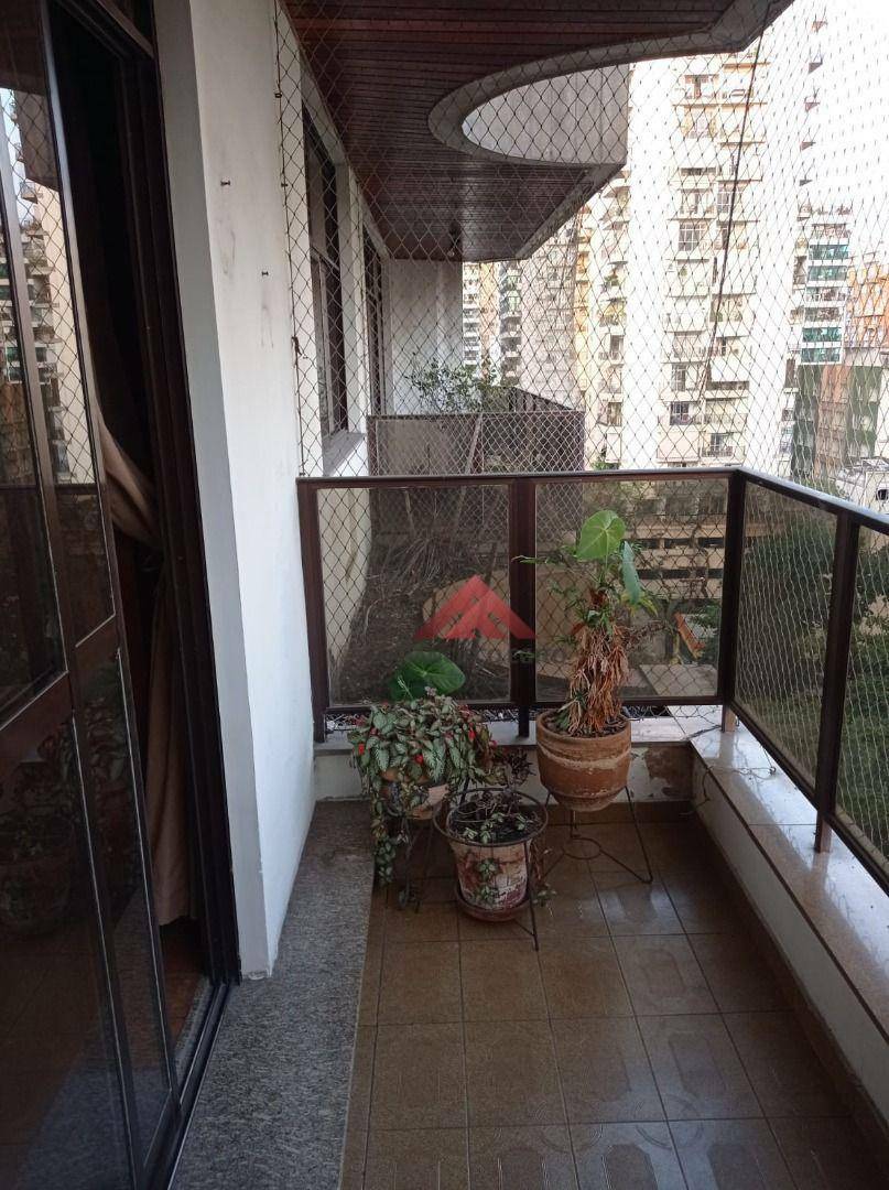 Apartamento à venda com 4 quartos, 250m² - Foto 18