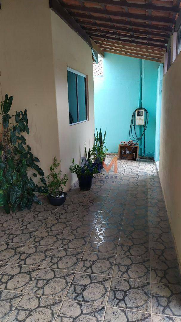 Casa à venda com 2 quartos, 70m² - Foto 4