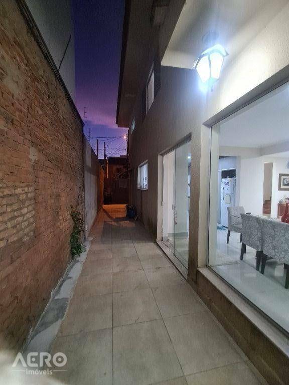 Casa à venda com 3 quartos, 210m² - Foto 12