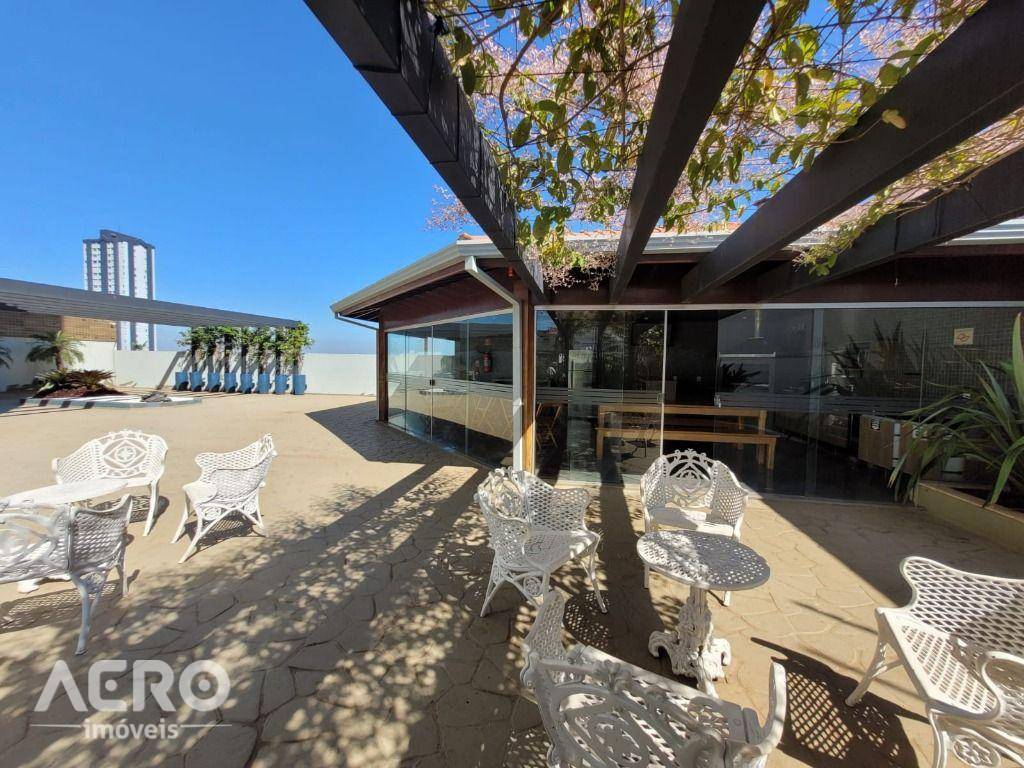 Apartamento à venda com 3 quartos, 105m² - Foto 2