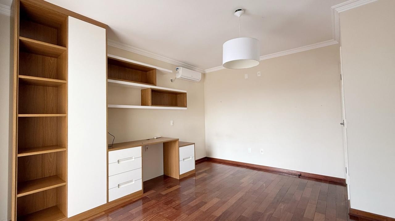 Casa para alugar com 3 quartos, 357m² - Foto 12