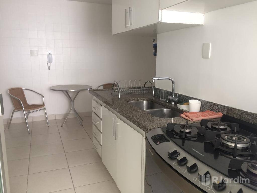 Apartamento para alugar com 3 quartos, 150m² - Foto 16