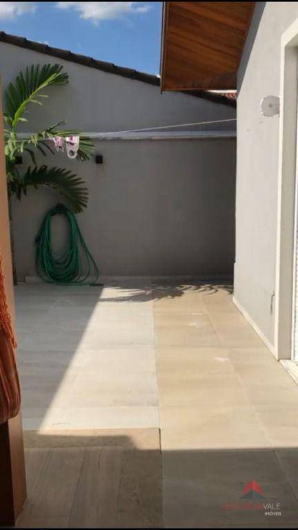 Casa de Condomínio à venda com 4 quartos, 270m² - Foto 24