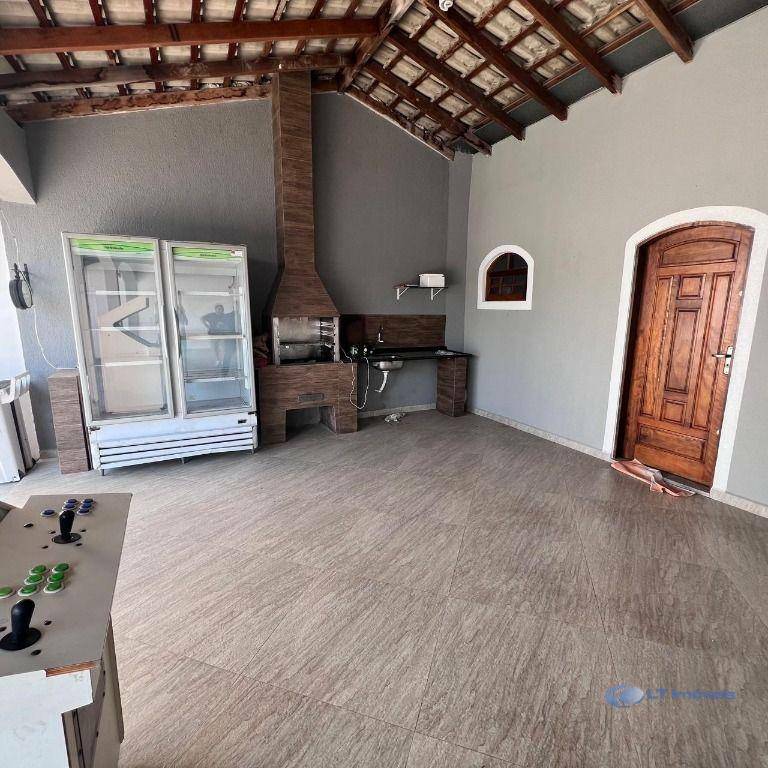 Casa à venda com 2 quartos, 147m² - Foto 2