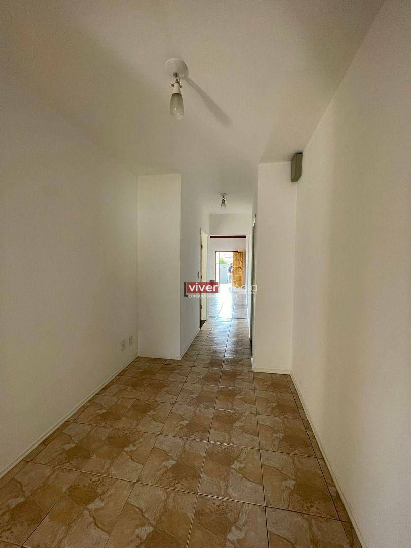 Casa para alugar com 5 quartos, 220m² - Foto 12