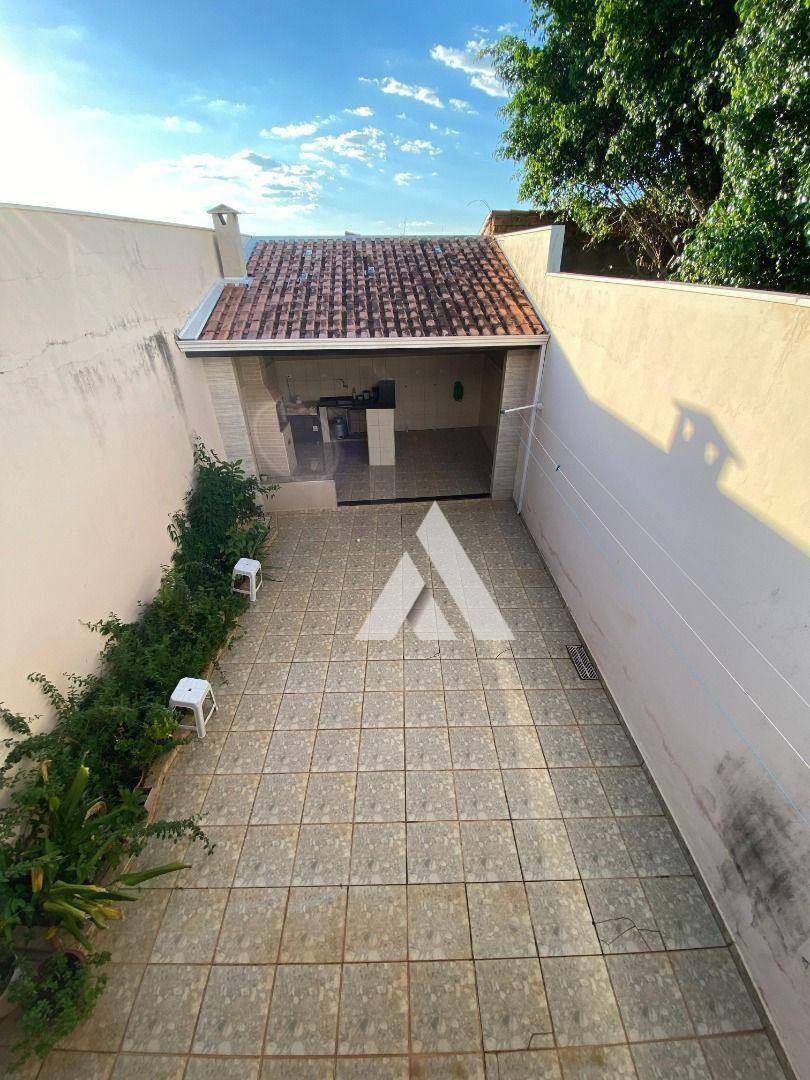 Casa à venda com 4 quartos, 210m² - Foto 11