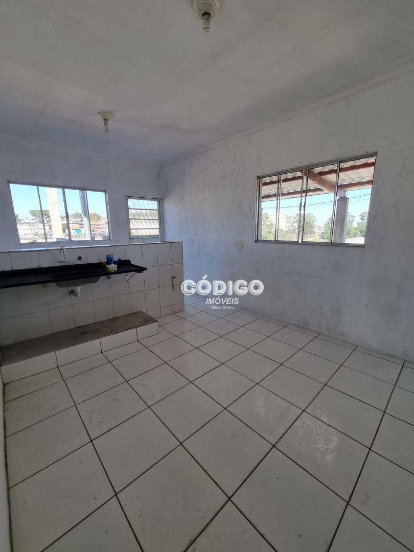 Casa para alugar com 2 quartos, 100m² - Foto 1