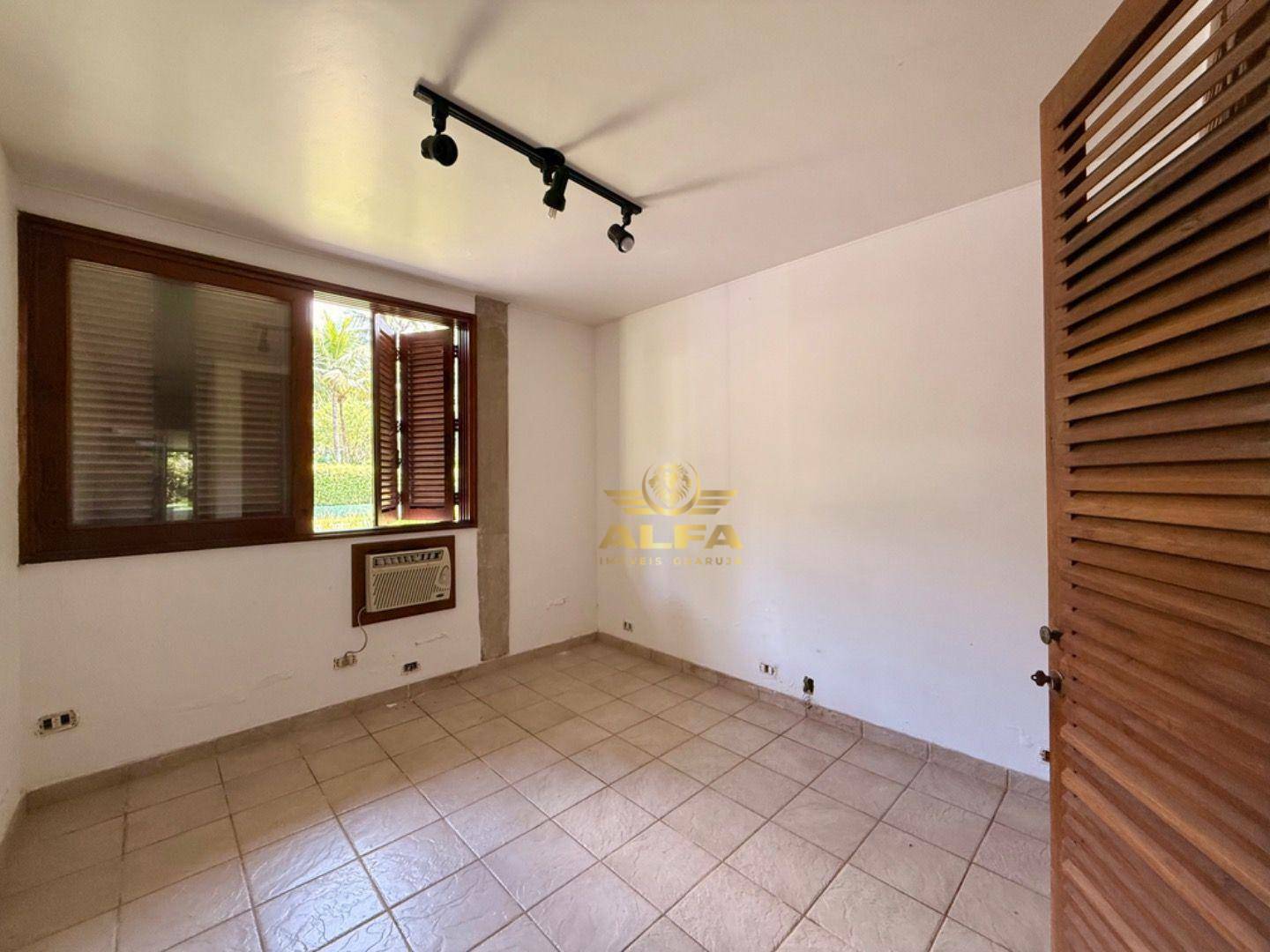 Casa de Condomínio à venda com 4 quartos, 350m² - Foto 18