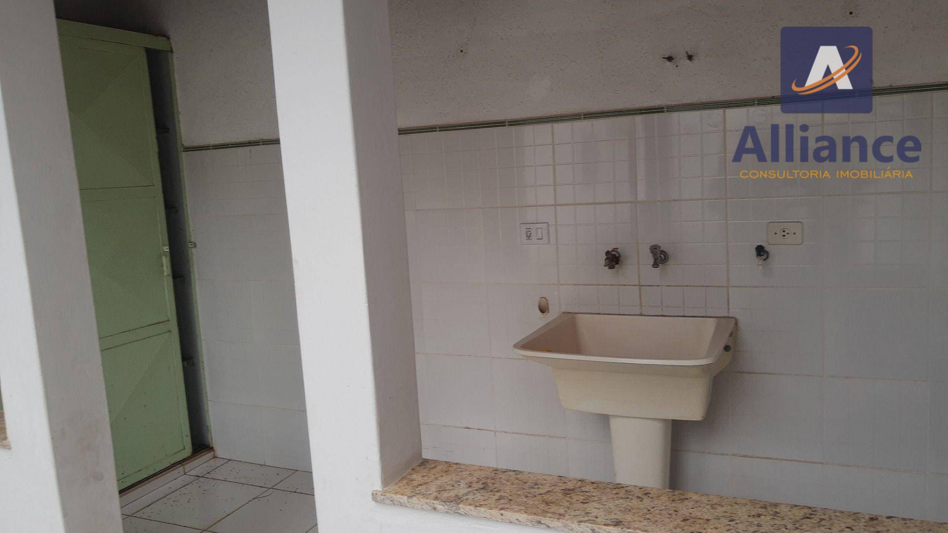 Casa para alugar com 4 quartos, 230m² - Foto 11