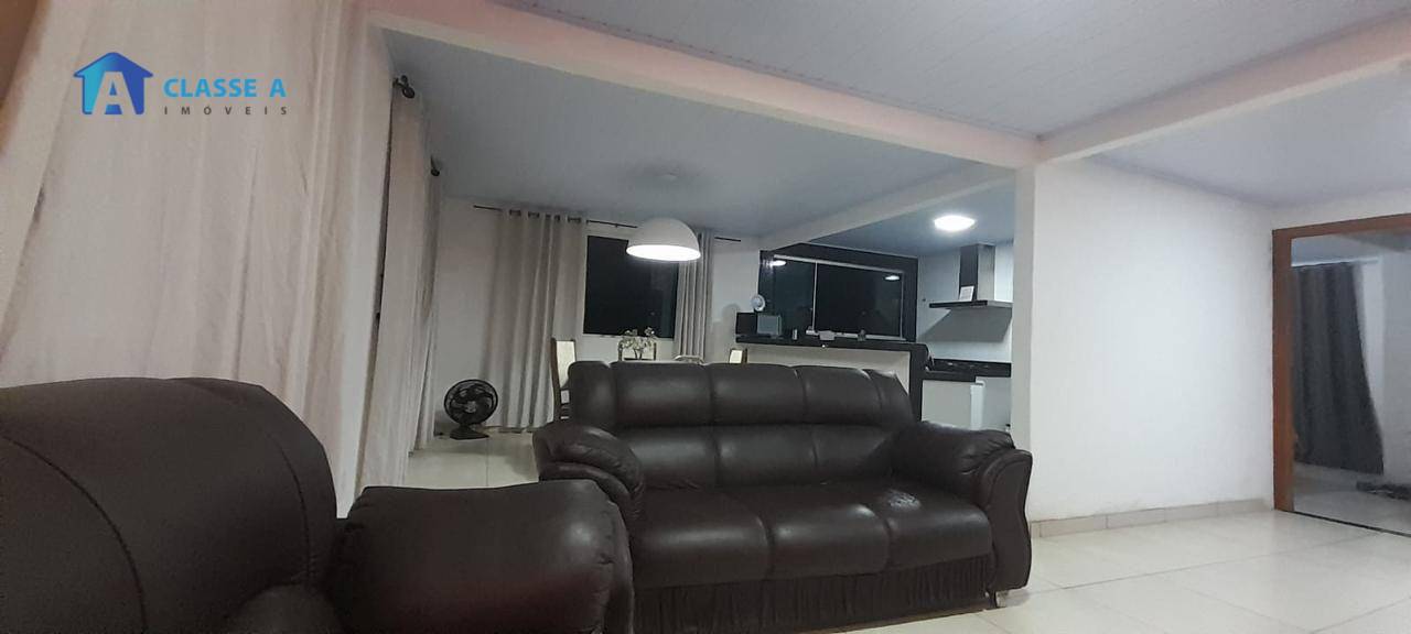 Casa à venda com 4 quartos, 200m² - Foto 4