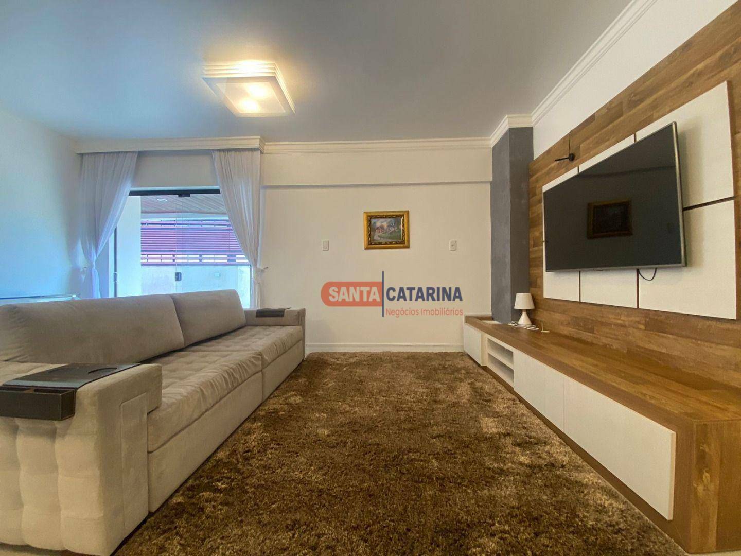 Apartamento para alugar com 3 quartos, 250m² - Foto 1