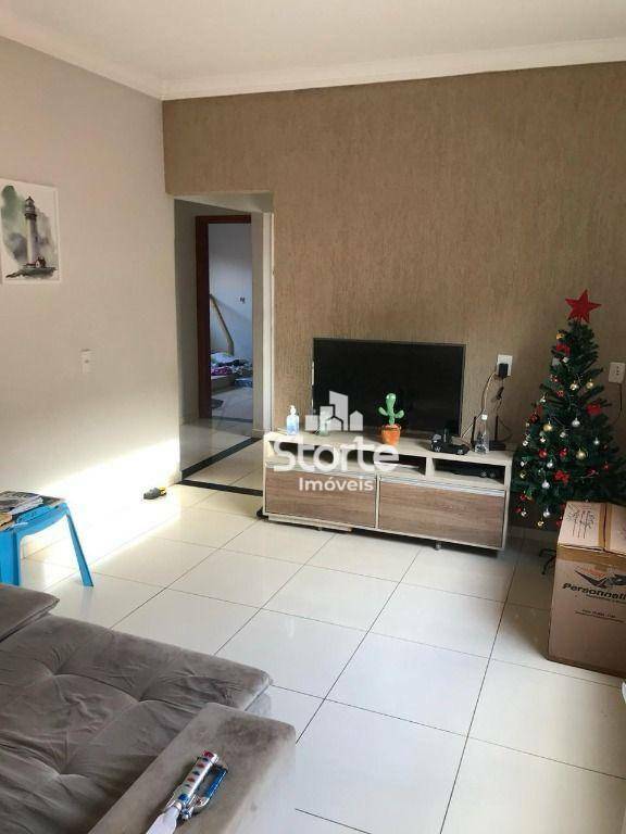 Casa à venda com 3 quartos, 190m² - Foto 2