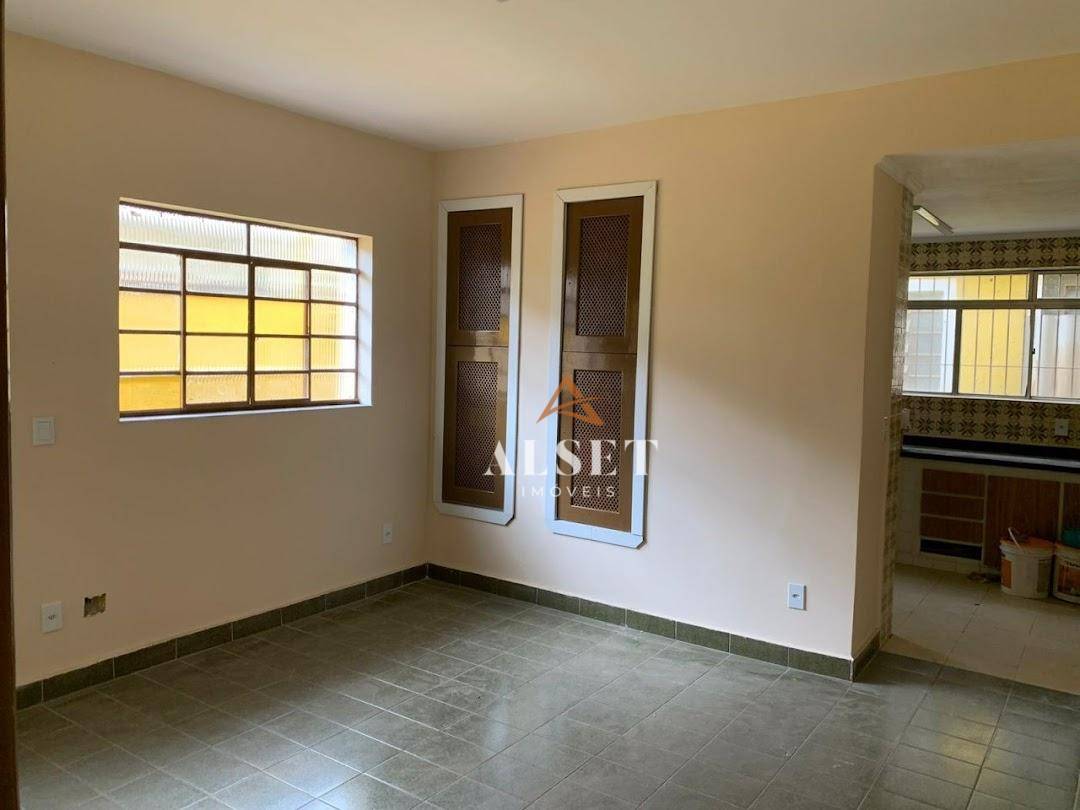 Sobrado à venda e aluguel com 3 quartos, 240m² - Foto 2