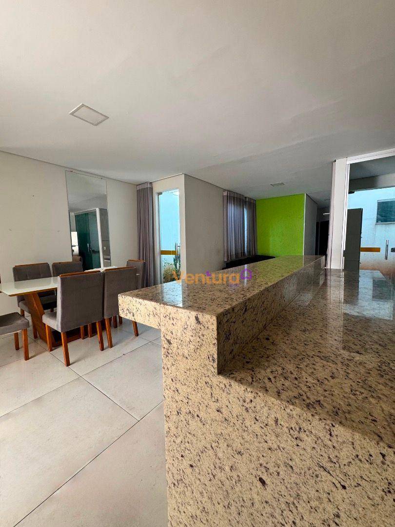 Casa à venda com 3 quartos, 105m² - Foto 1