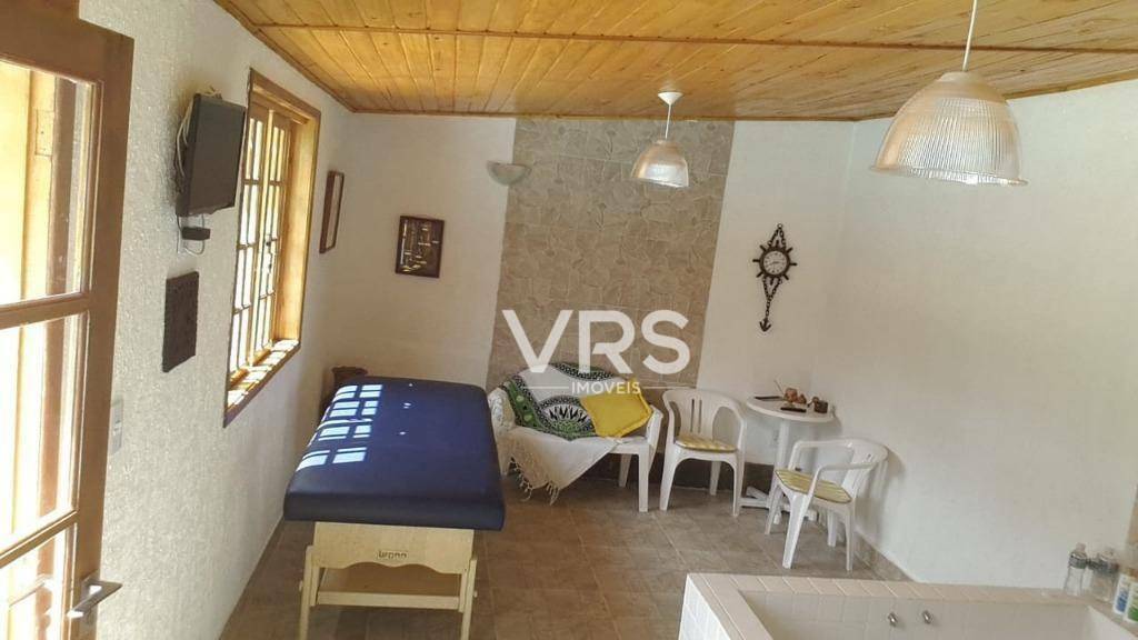 Casa à venda com 16 quartos, 1800m² - Foto 30