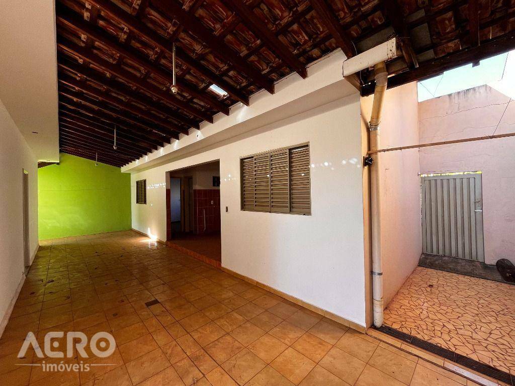 Casa à venda com 3 quartos, 206m² - Foto 11