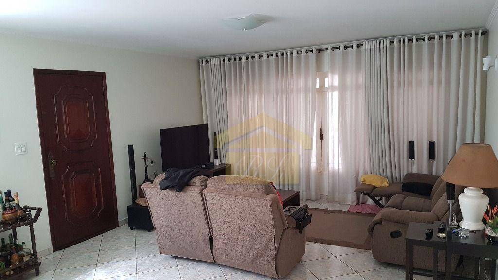 Sobrado à venda com 4 quartos, 235m² - Foto 1