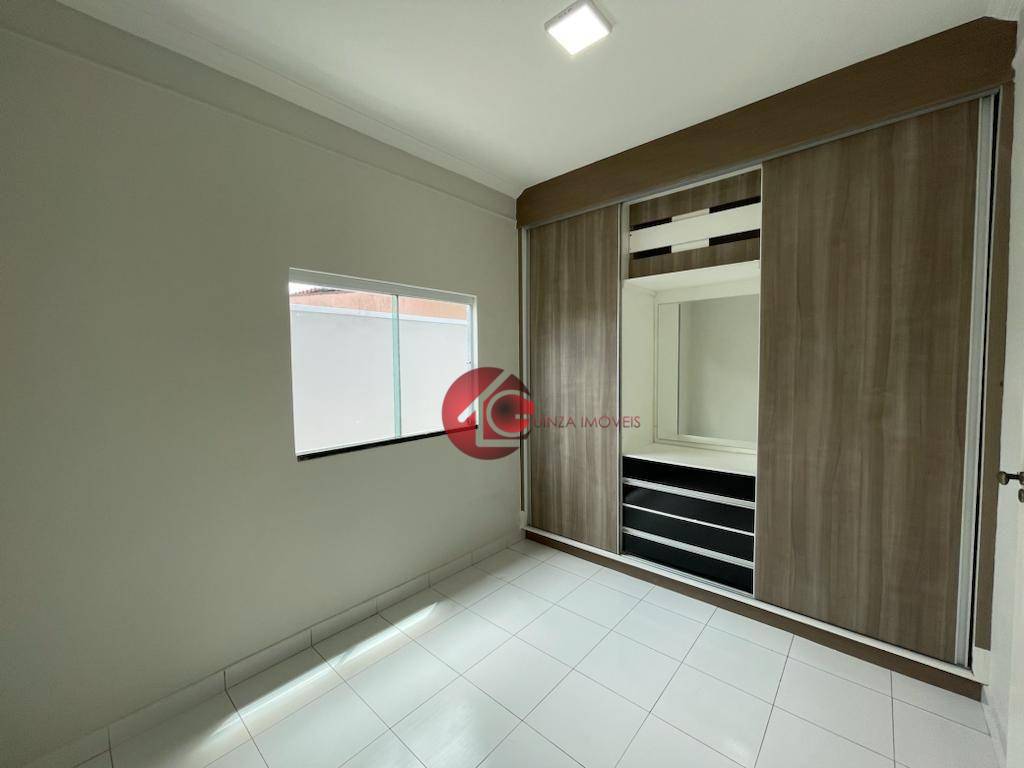 Casa à venda com 3 quartos, 225m² - Foto 2