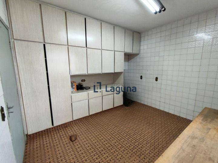 Casa para alugar com 3 quartos, 285m² - Foto 27