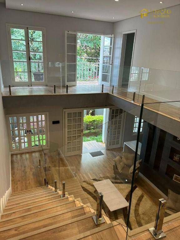 Casa à venda com 3 quartos, 259m² - Foto 1