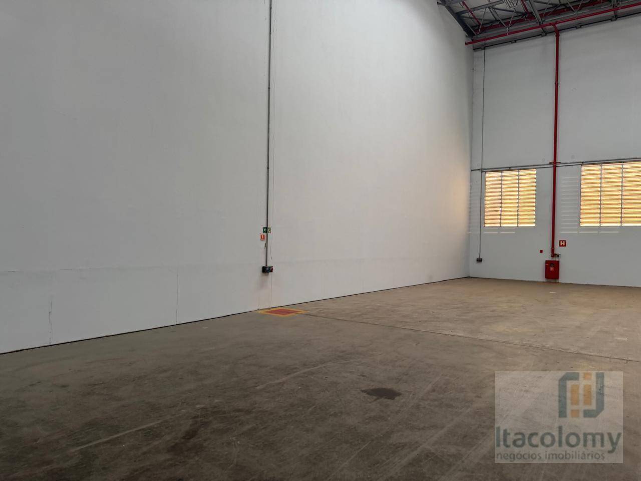 Depósito-Galpão-Armazém para alugar, 1100m² - Foto 4