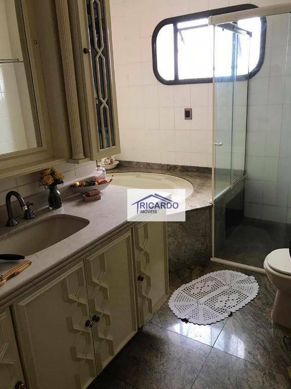 Apartamento à venda com 4 quartos, 233m² - Foto 17