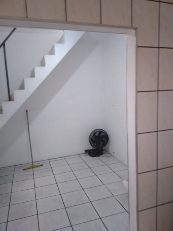 Casa à venda com 2 quartos, 60m² - Foto 8