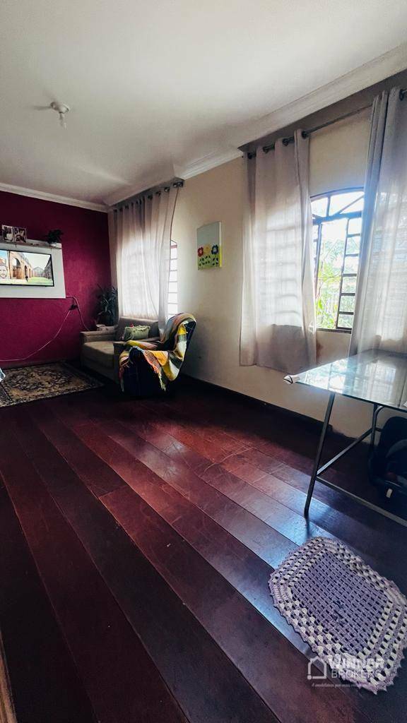 Casa à venda com 4 quartos, 141m² - Foto 7