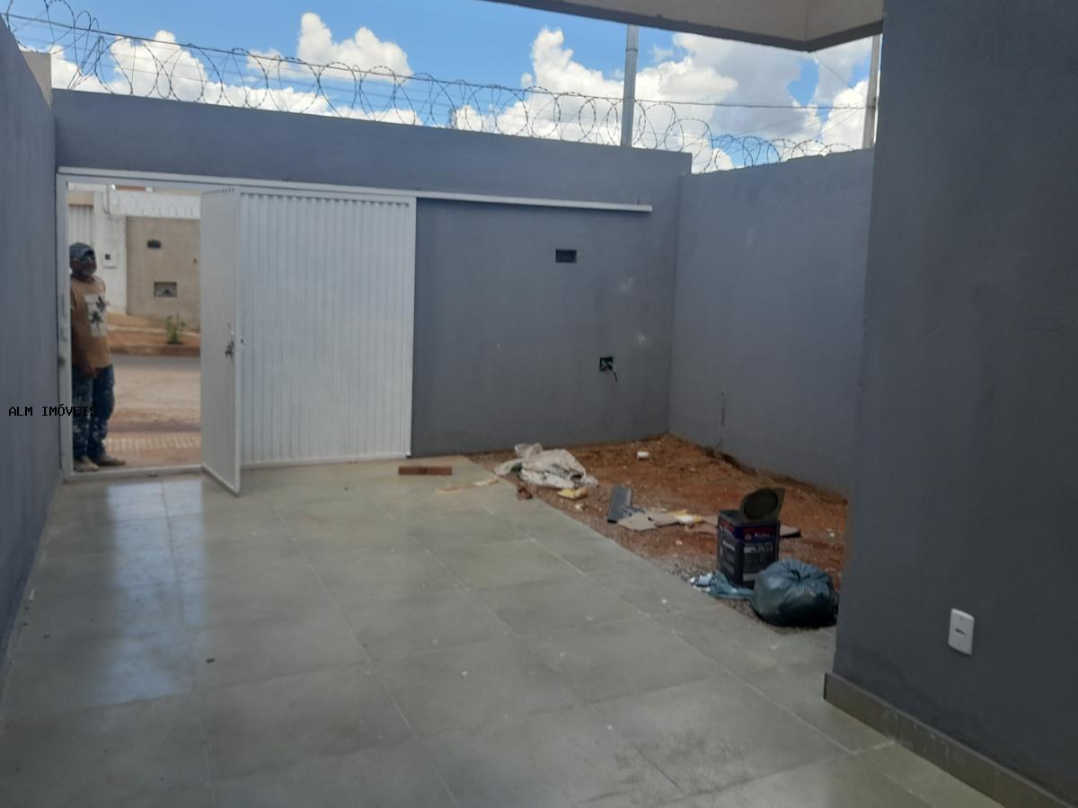 Casa à venda com 3 quartos, 58m² - Foto 1