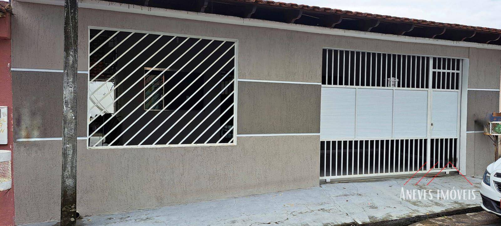 Casa à venda com 3 quartos, 162m² - Foto 1