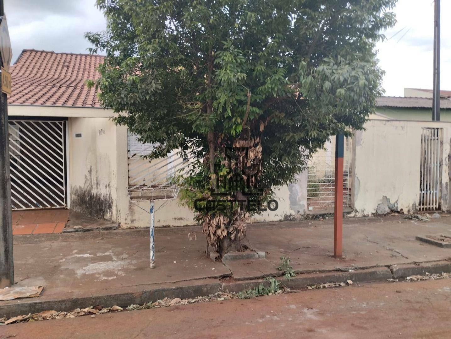 Casa à venda com 3 quartos, 130m² - Foto 1