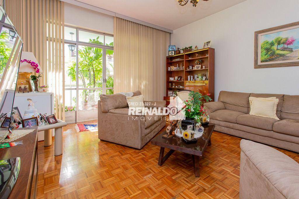 Apartamento à venda com 3 quartos, 234m² - Foto 2