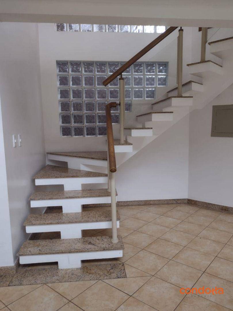 Casa para alugar com 3 quartos, 200m² - Foto 35