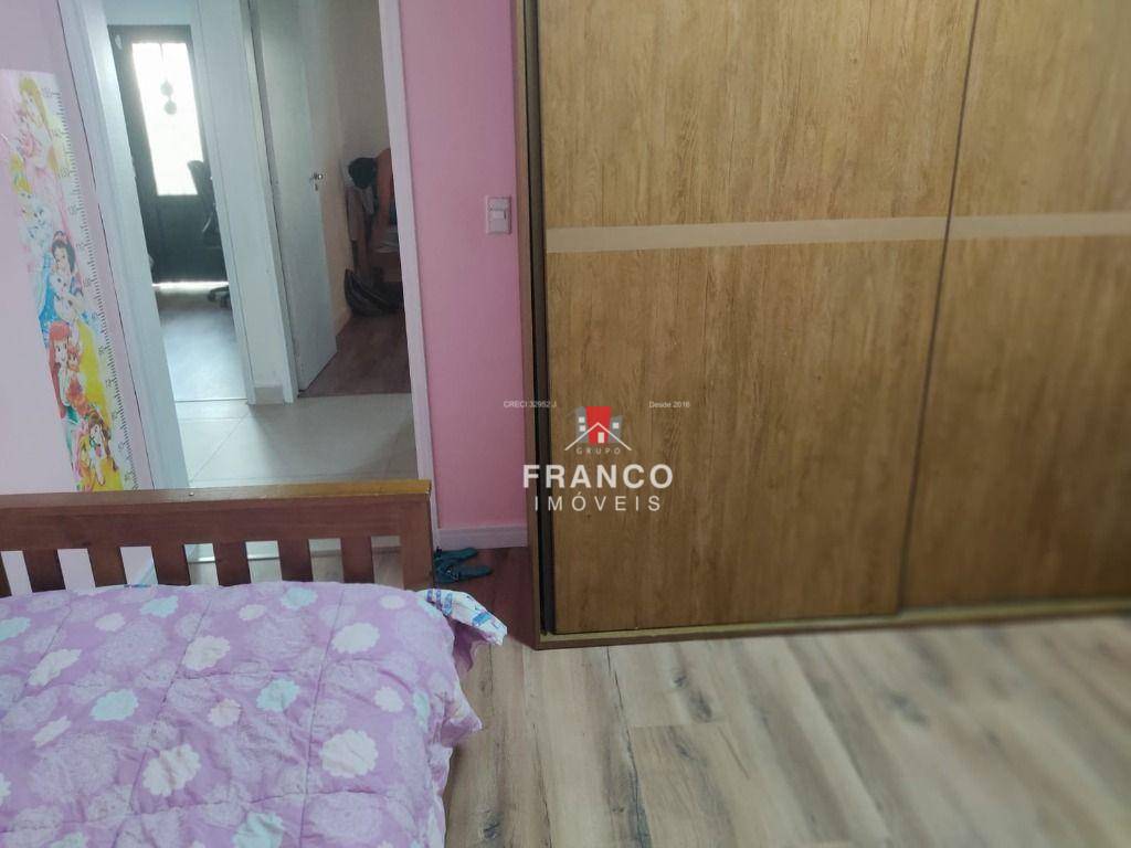 Casa à venda com 3 quartos, 270m² - Foto 8