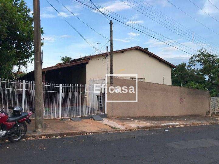 Casa à venda com 3 quartos, 195m² - Foto 1