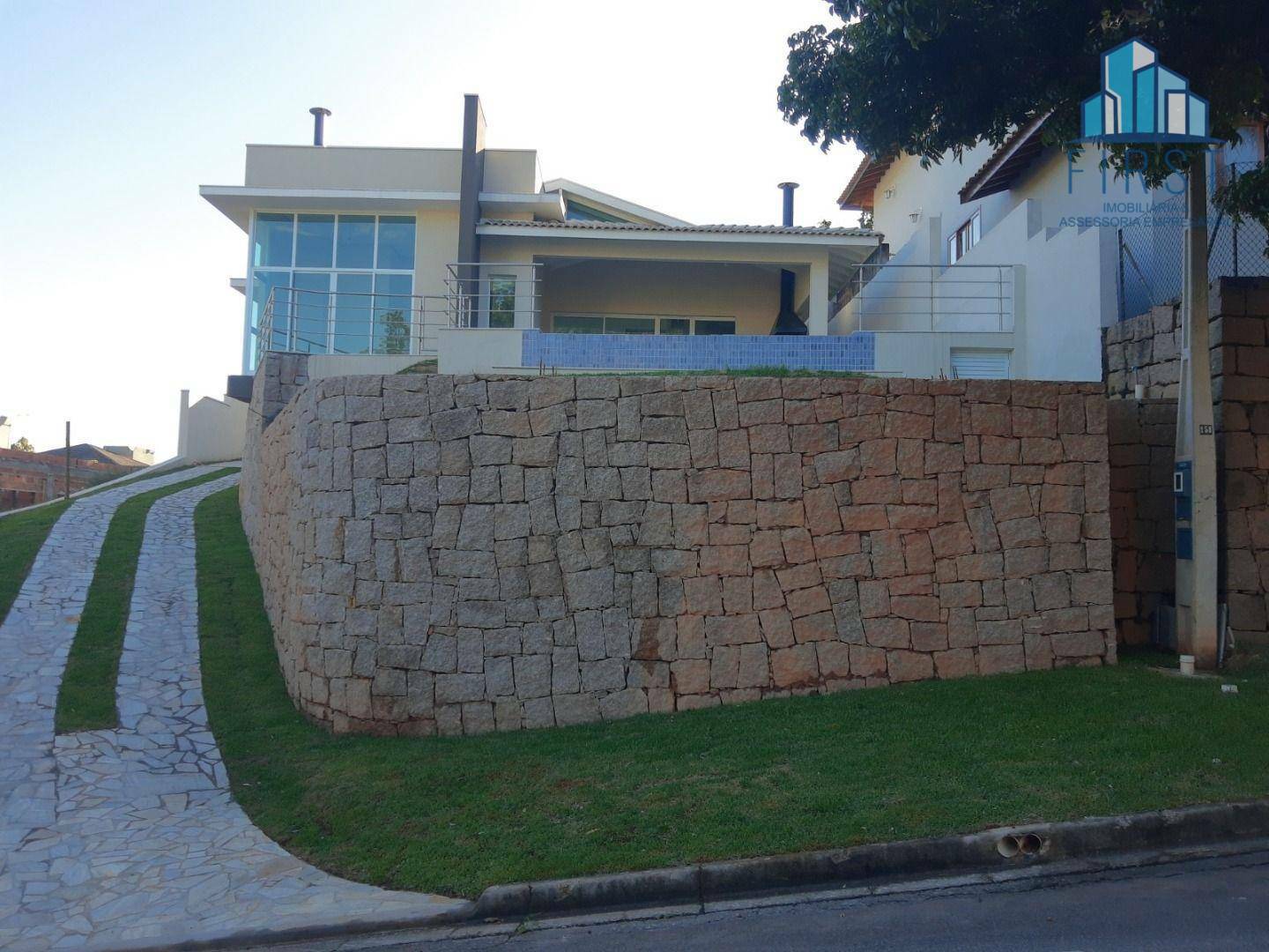 Casa à venda com 3 quartos, 208m² - Foto 2