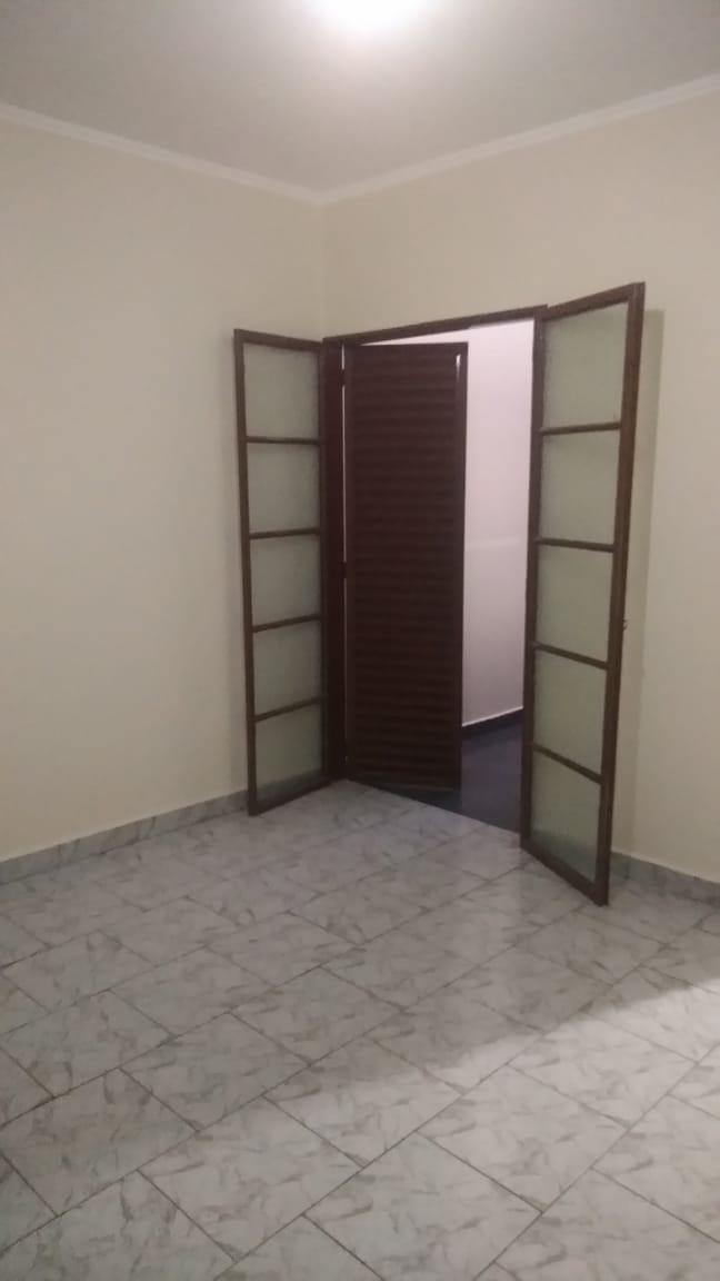 Casa à venda com 3 quartos, 200m² - Foto 3