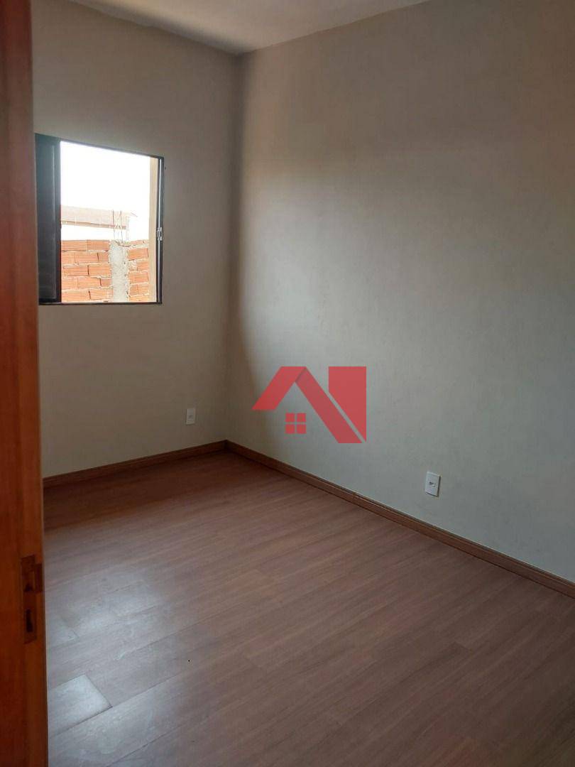 Casa à venda com 2 quartos, 69m² - Foto 3