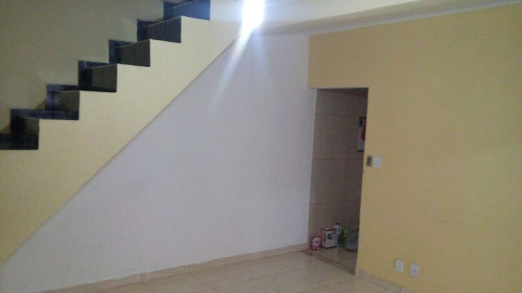 Casa à venda com 4 quartos, 220m² - Foto 12