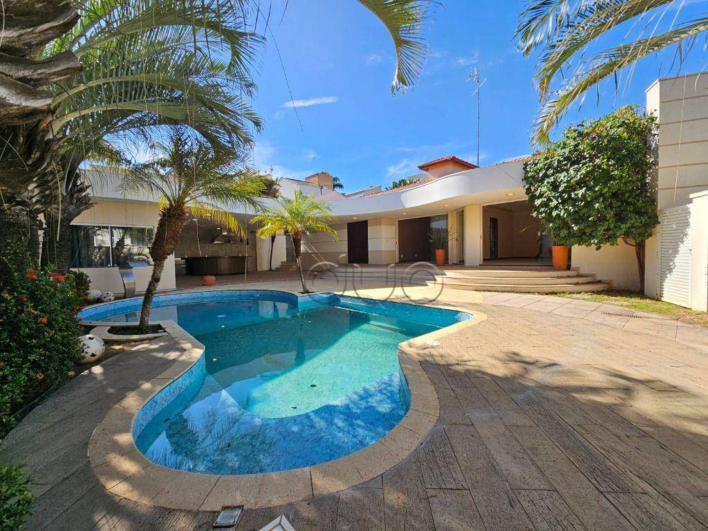 Casa de Condomínio para alugar com 3 quartos, 390m² - Foto 1