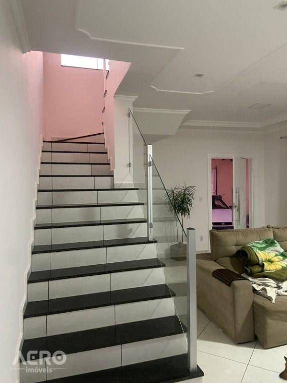 Casa à venda com 3 quartos, 154m² - Foto 7