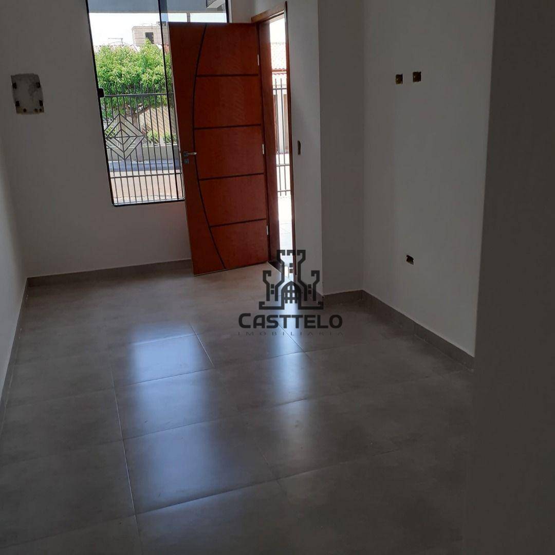 Casa à venda com 3 quartos, 82m² - Foto 2