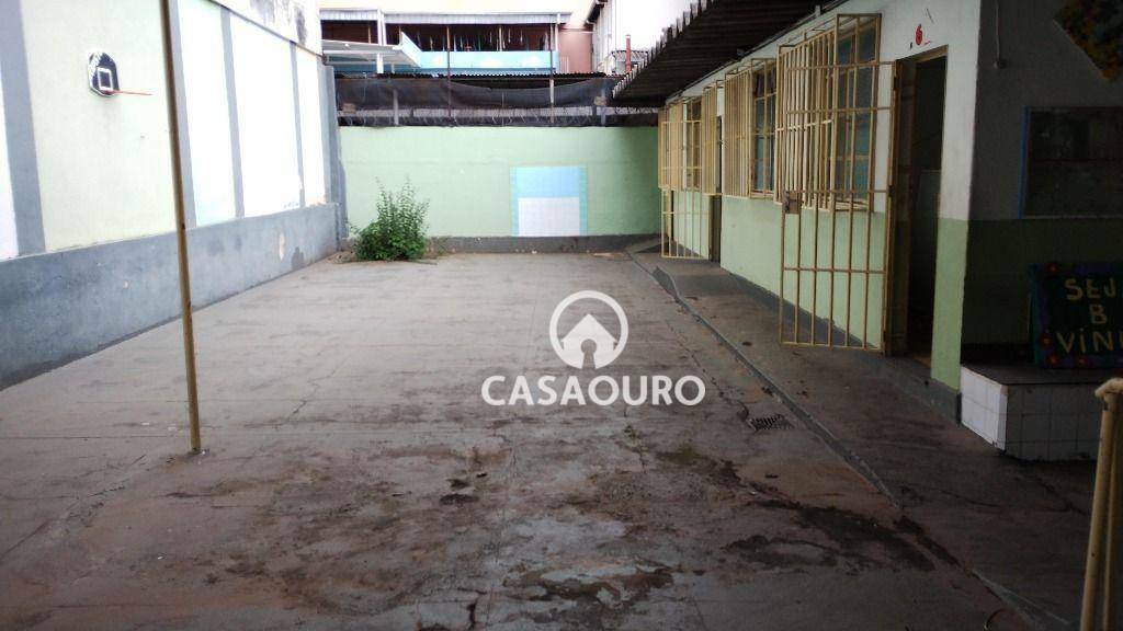 Casa à venda com 10 quartos, 334m² - Foto 12