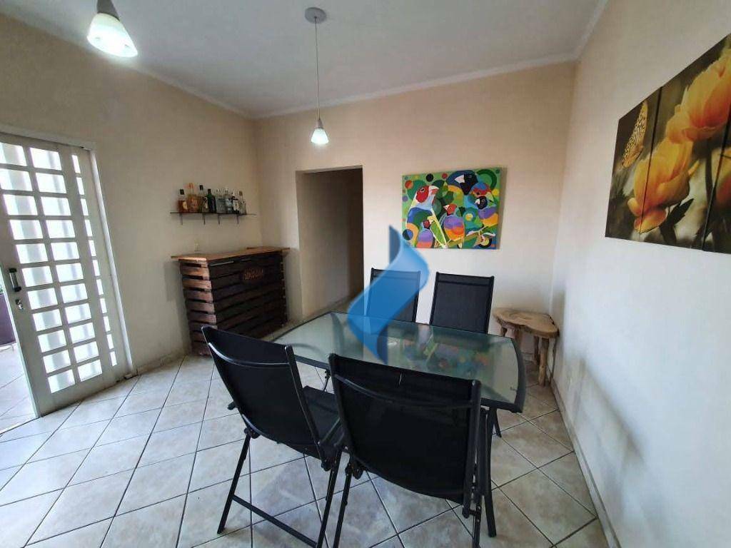 Casa à venda com 3 quartos, 228m² - Foto 11